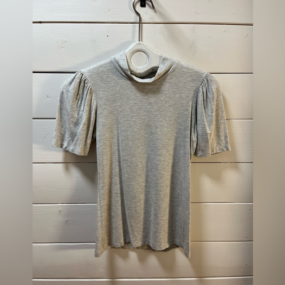 MESSAGE FACTORY light grey mock neck puff sleeve top – size S